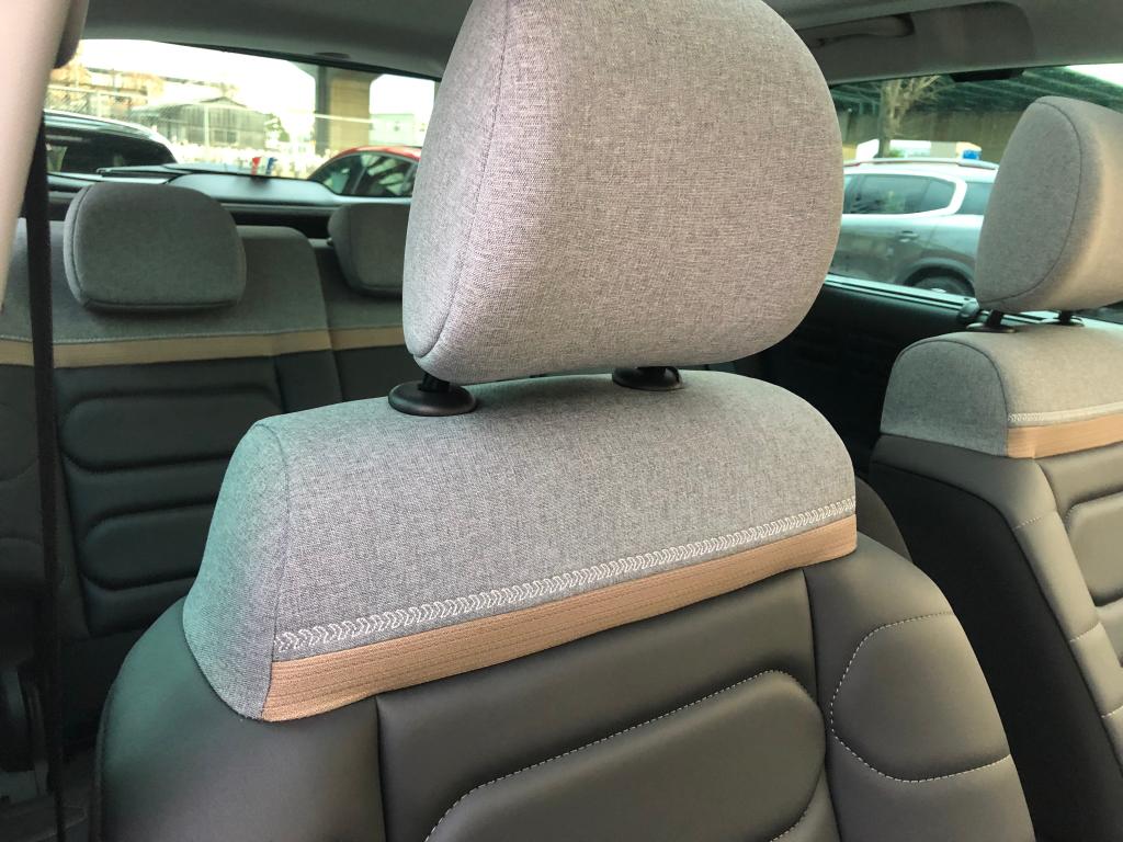 C3AIRCROSS インテリア　隠れシェブロン