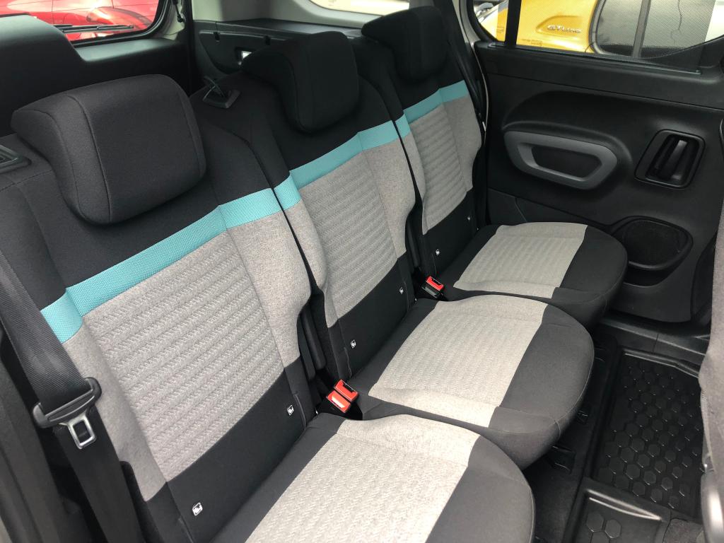 BERLINGO 中古車のインテリア