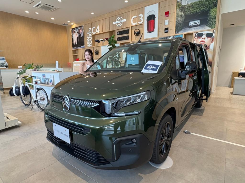 シトロエンショールーム展示車