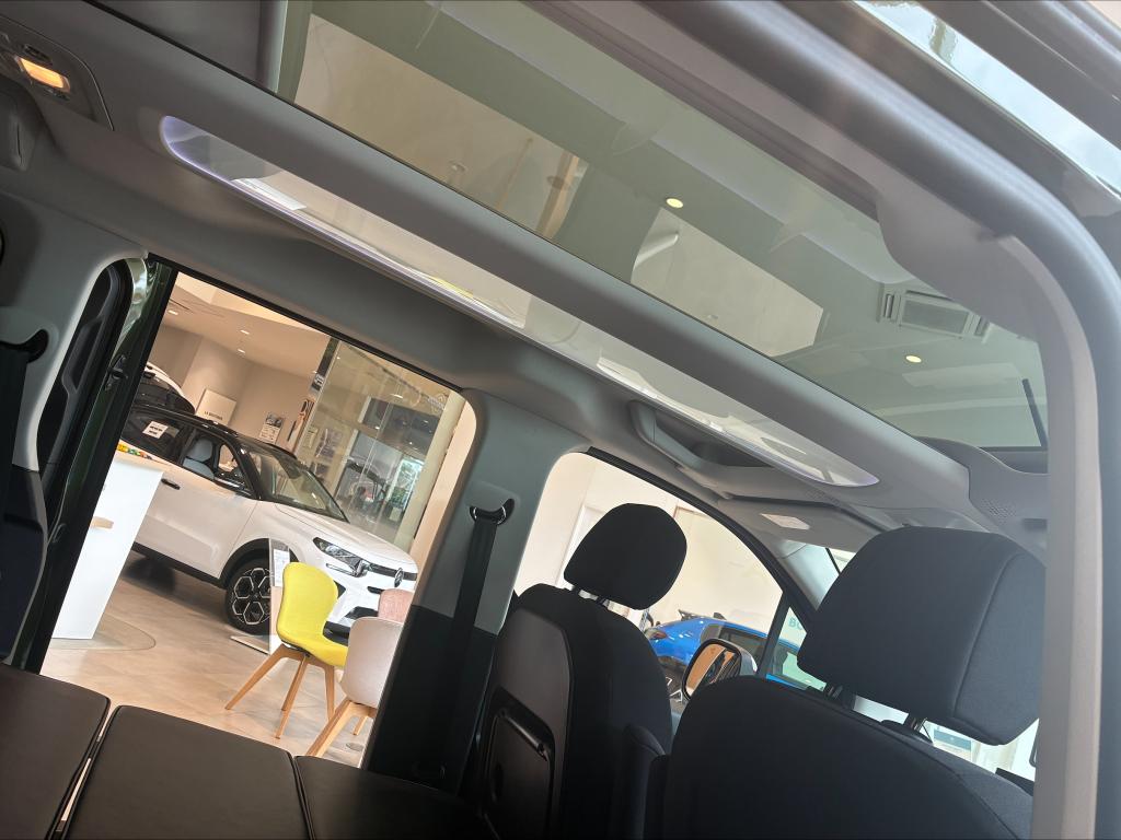 BERLINGO　インテリア　ベットキット展示してます🚗👀