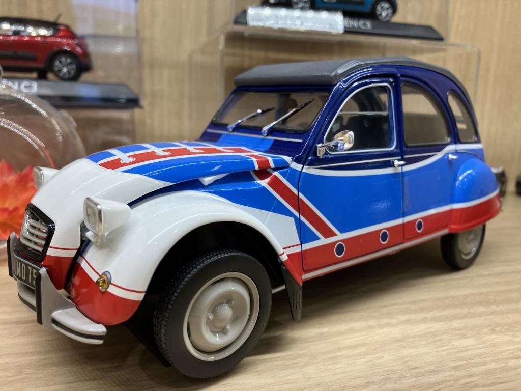 2CV　 1/18　ミニカー