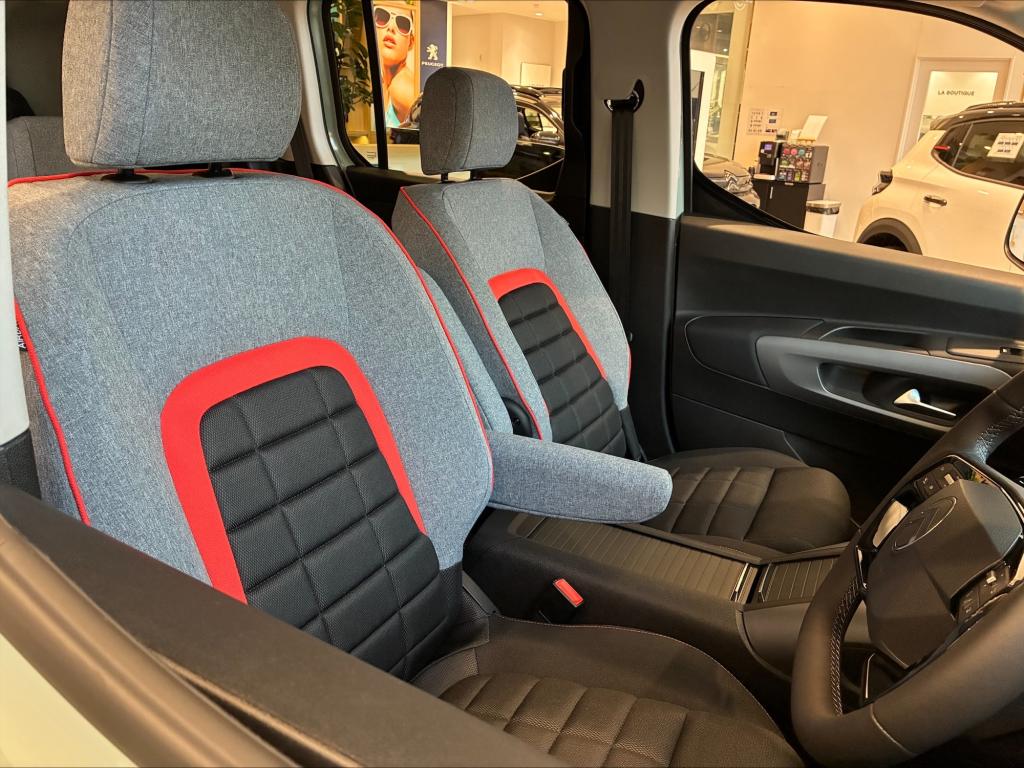 BERLINGO　XTRPACK　展示中　インテリア🚗